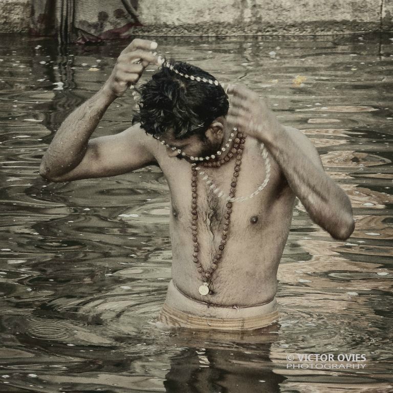 Varanasi - Ghats in the morning - Bath and prayers